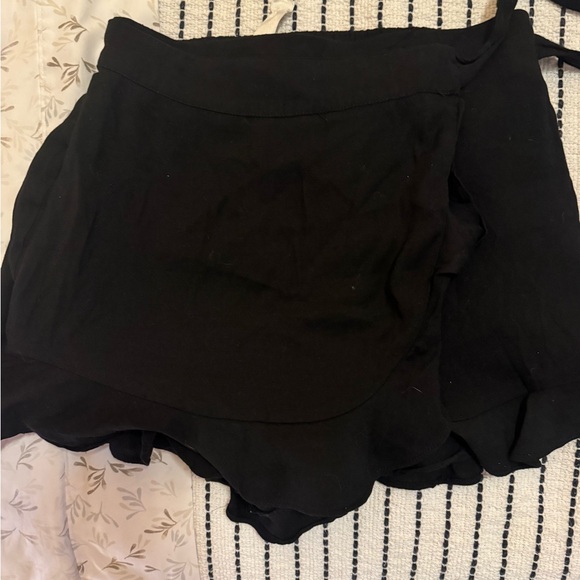 American Threads Pants - American threads Women's Black Ruffle Hem Skort